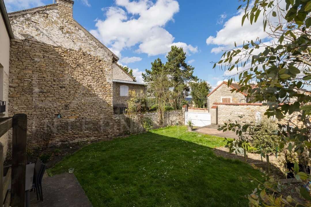 Maison à BOUAFLE