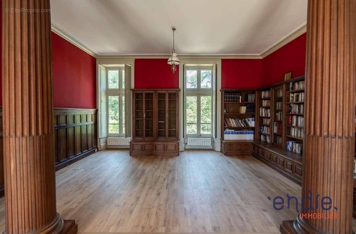 CHATEAU NEOGOTHIQUE 30 pièces,16 Chambres 5,7 ha!!! - photo 31