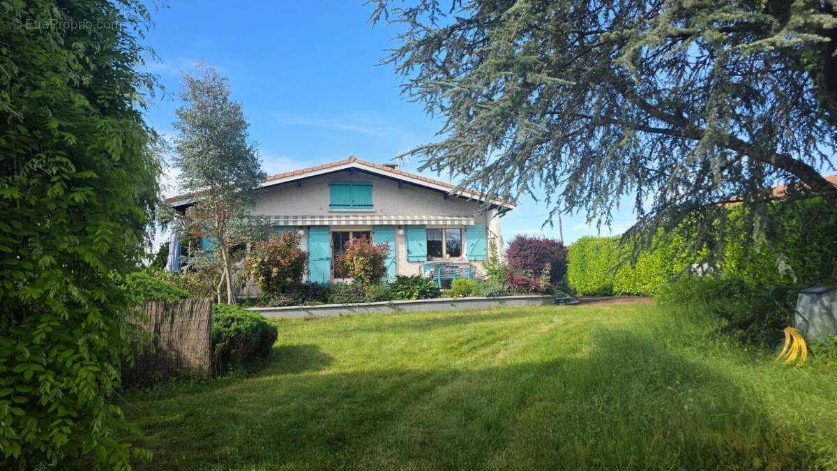 Maison à LA BATIE-MONTGASCON