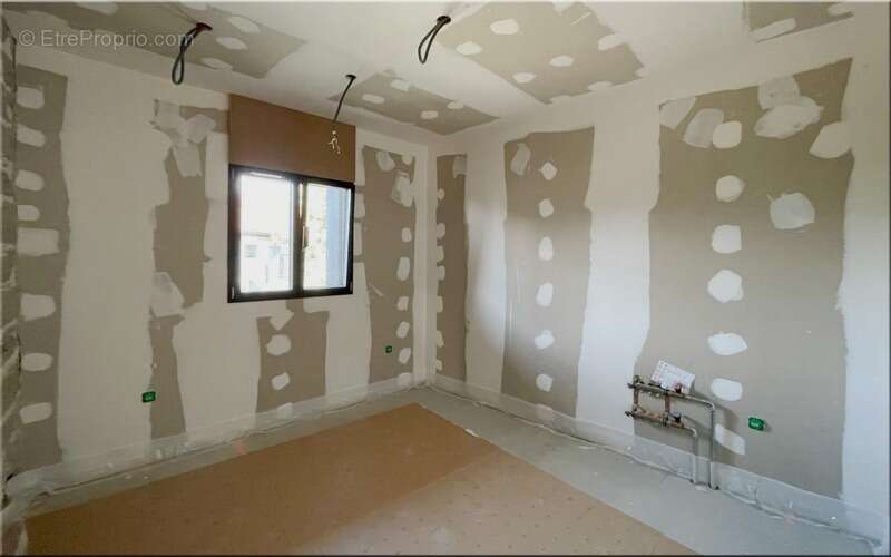 Maison à CHALLONGES