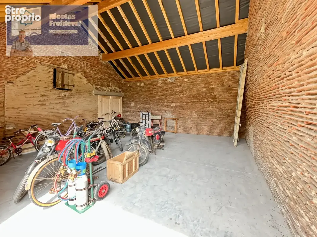Élégante Longère Bressane Entièrement Rénovée avec Matériaux de Qualité - photo 7