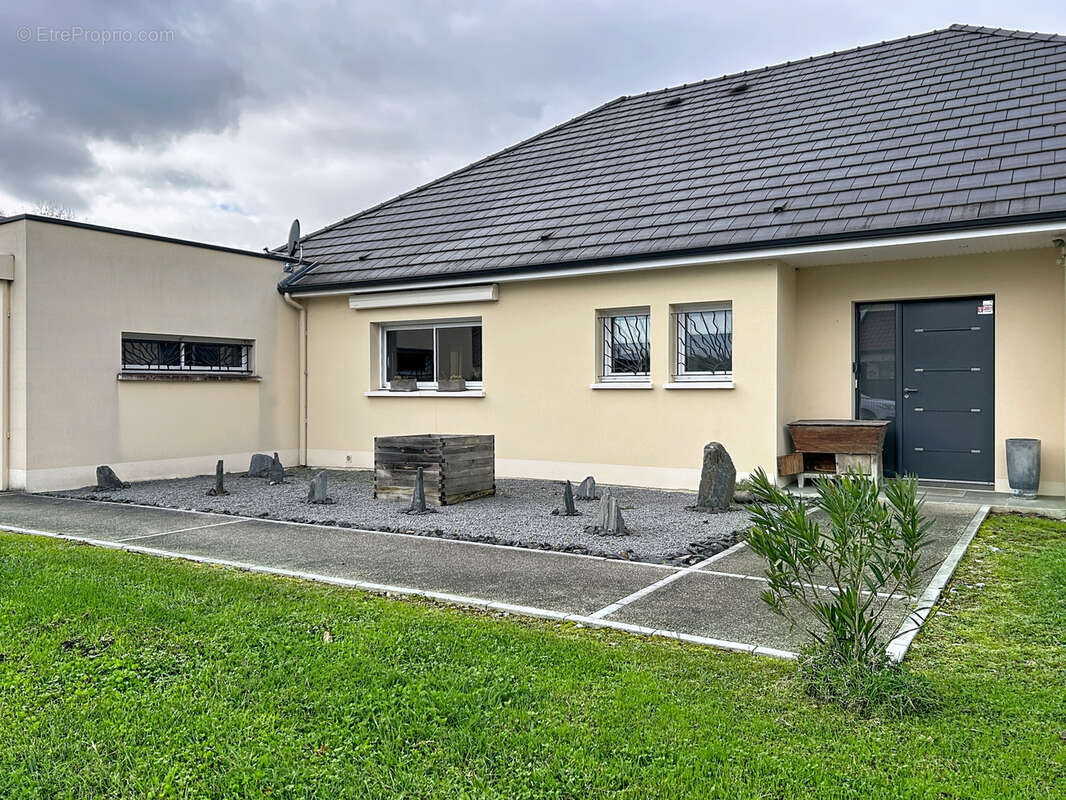 Maison à SAINT-PANTALEON-DE-LARCHE