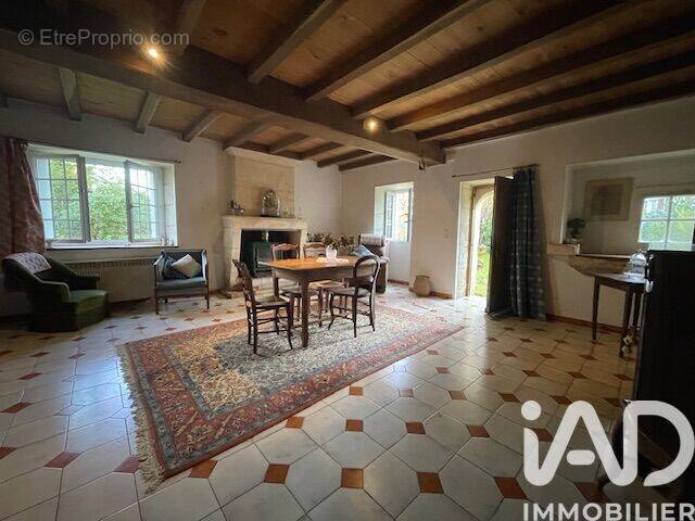 Photo 1 - Maison à NIEUL-LES-SAINTES