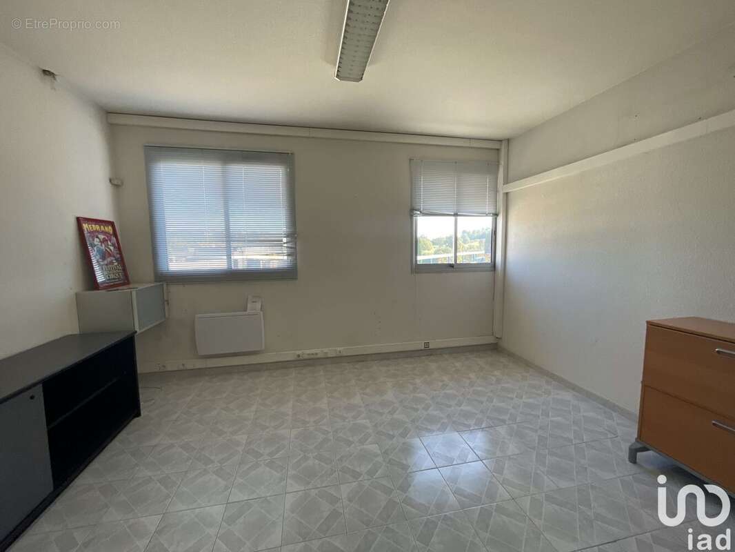 Photo 4 - Commerce à TOURRETTES