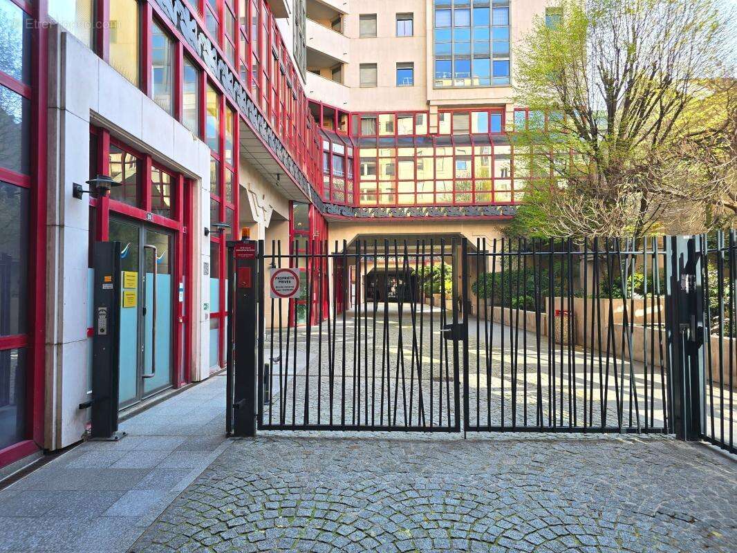 Parking à PARIS-14E