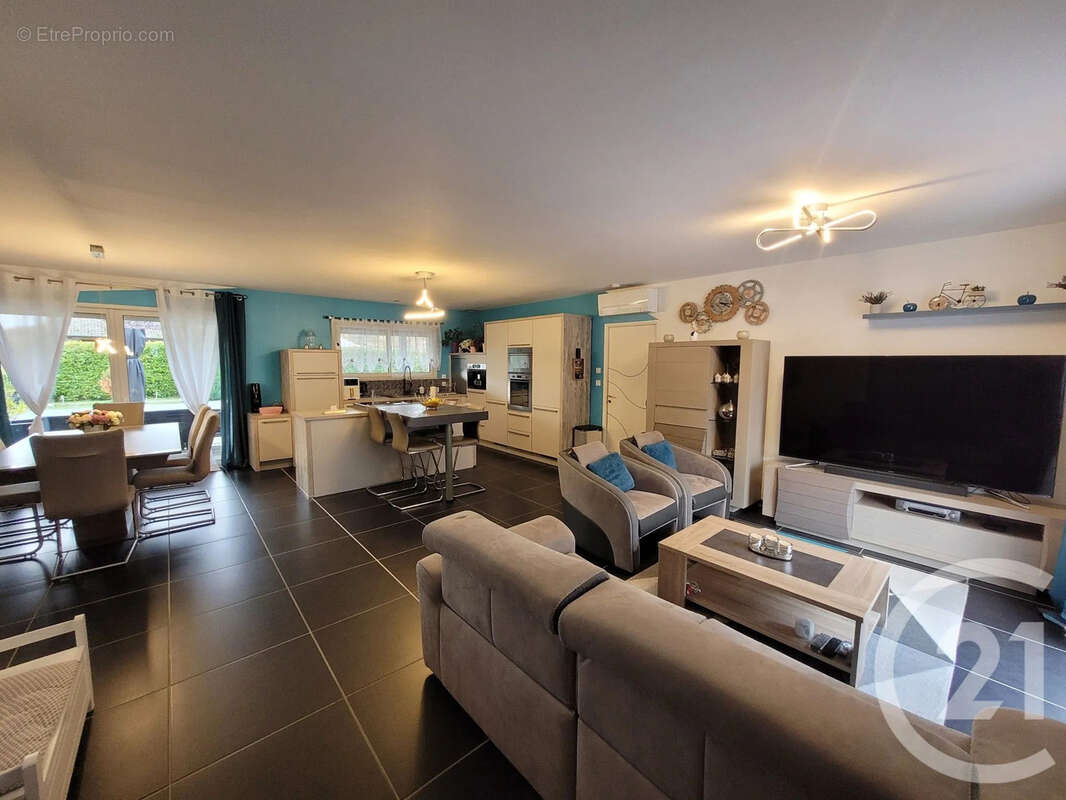 Maison à SAINT-VINCENT-EN-BRESSE