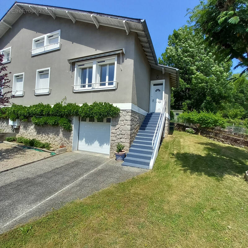 Maison à ENTRAYGUES-SUR-TRUYERE