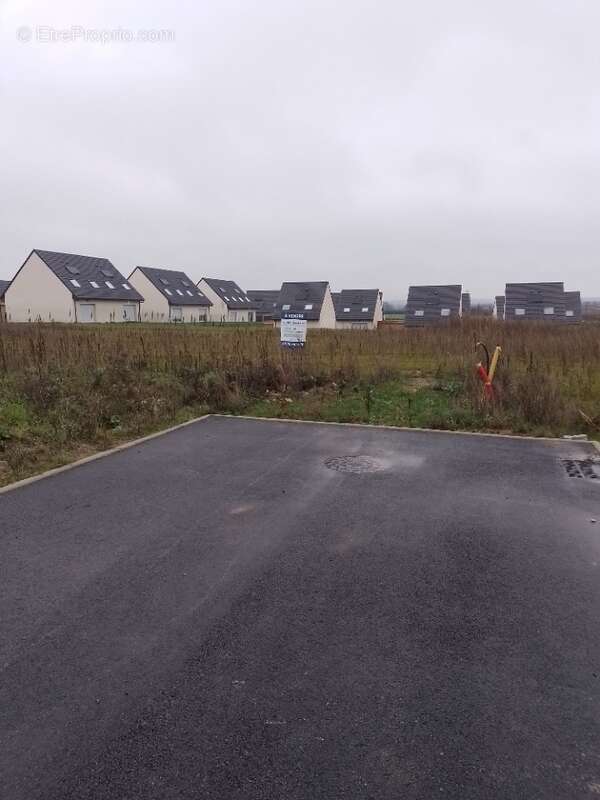 Terrain à RIBECOURT-DRESLINCOURT