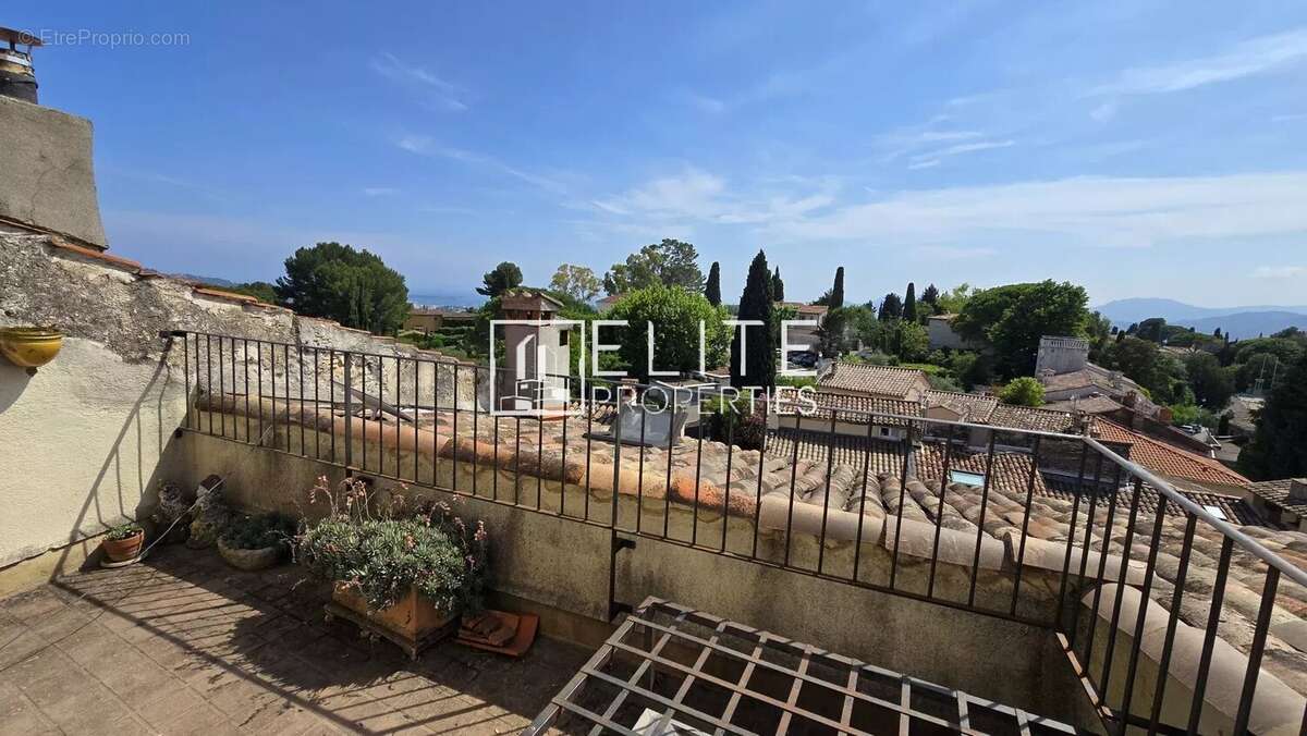 Appartement à MOUGINS