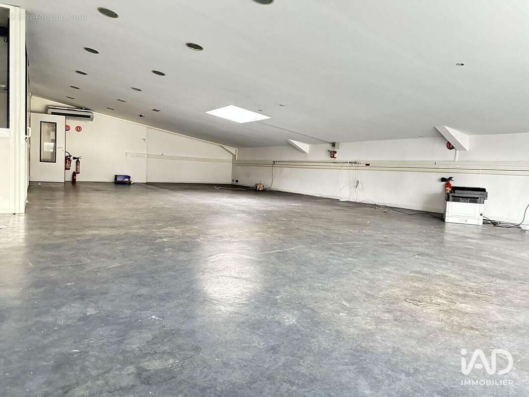 Photo 8 - Commerce à SARTROUVILLE