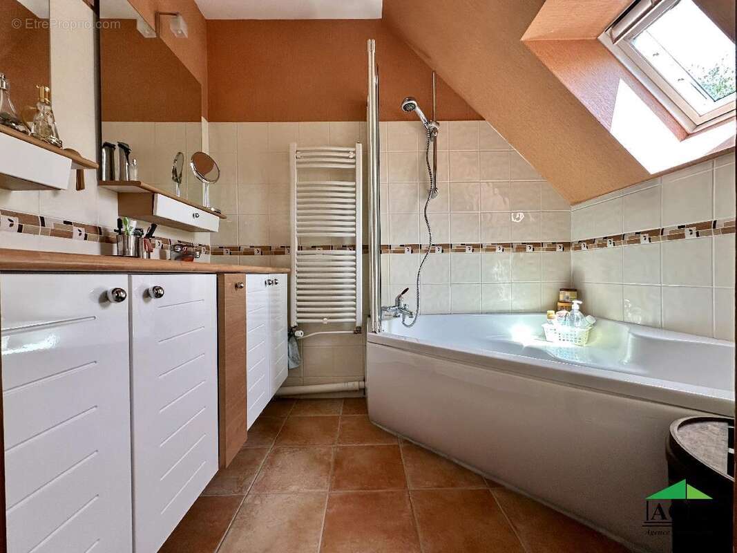 Maison à MERY-SUR-OISE