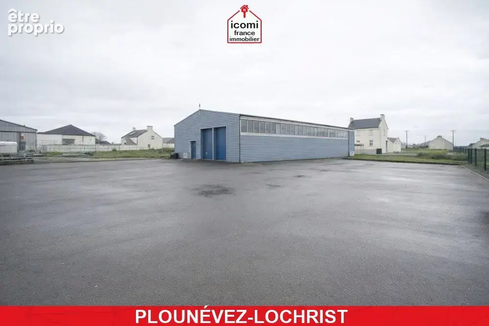 Parking à PLOUNEVEZ-LOCHRIST