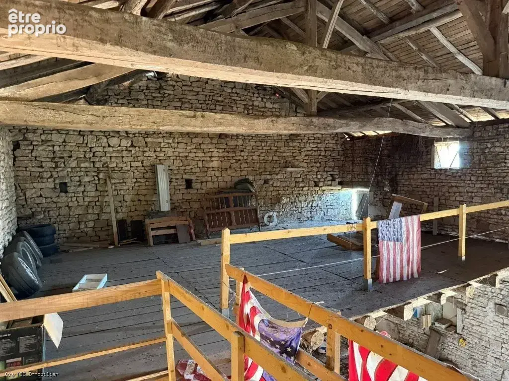 Grange A Rénover Avec Un Jardin Clos Sur 961m² Près de Ruffec - photo 9