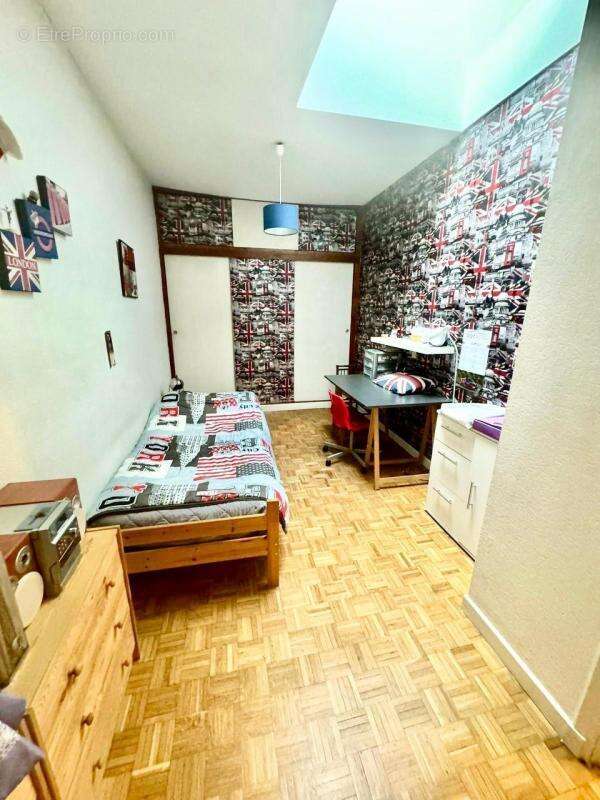 Appartement à LE CHAMBON-FEUGEROLLES