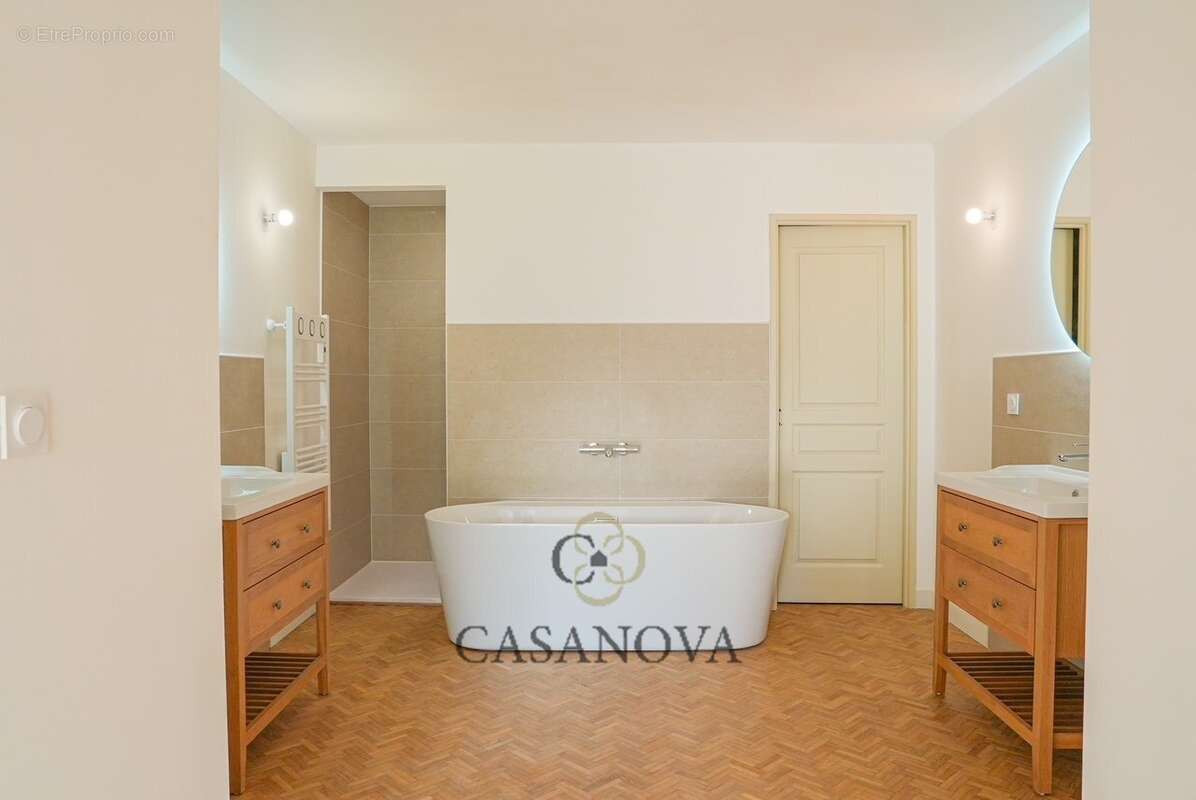 Villa entièrement rénovée face aux étangs - photo 12