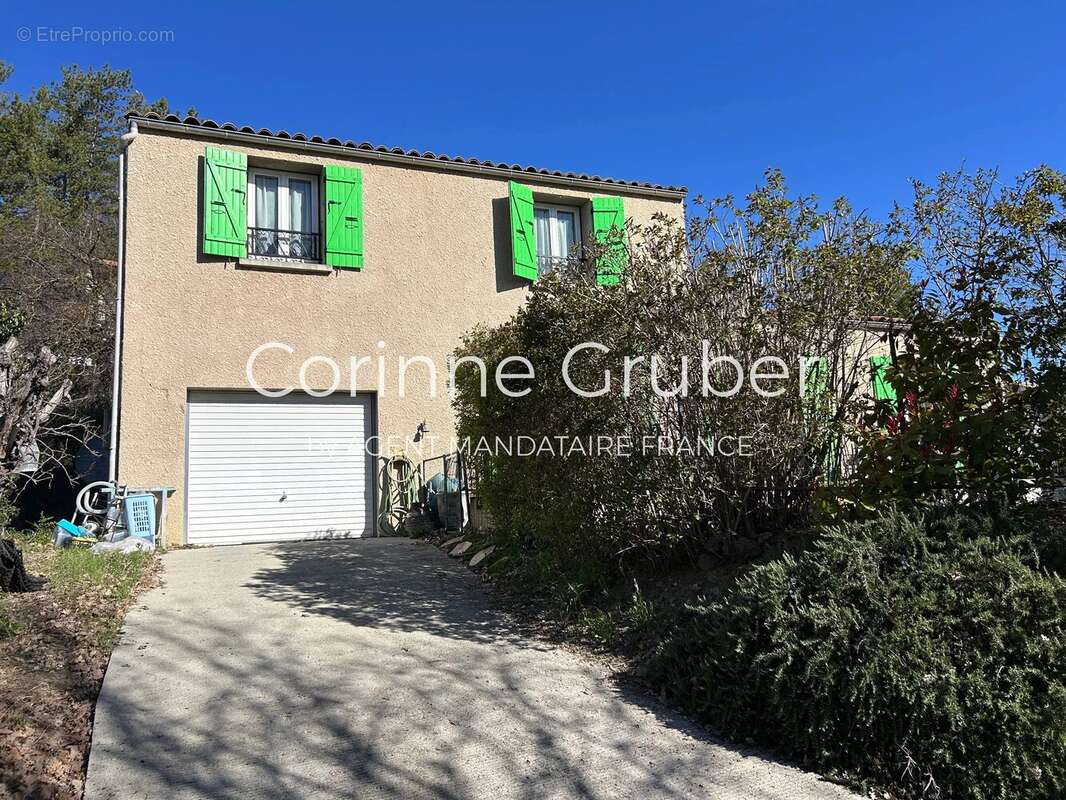 Appartement à MALLEMOISSON