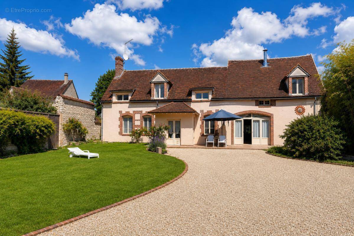 Maison à POILLY-SUR-THOLON