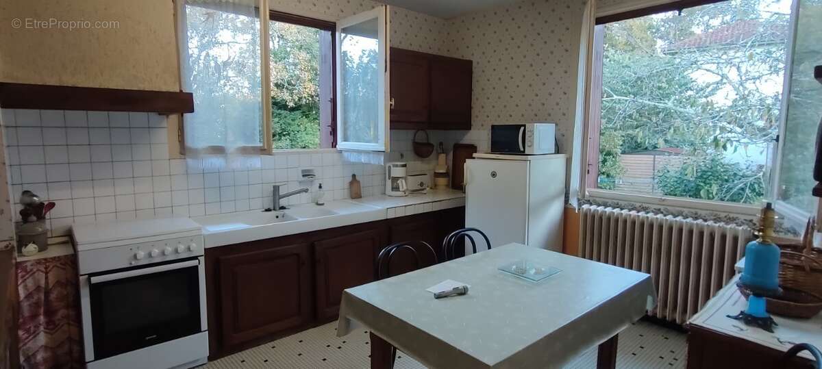 Maison à COUZE-ET-SAINT-FRONT