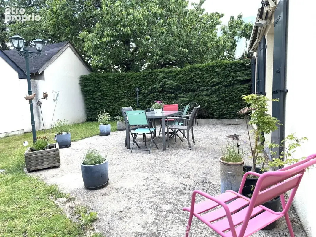 ... avec accès à la terrasse.