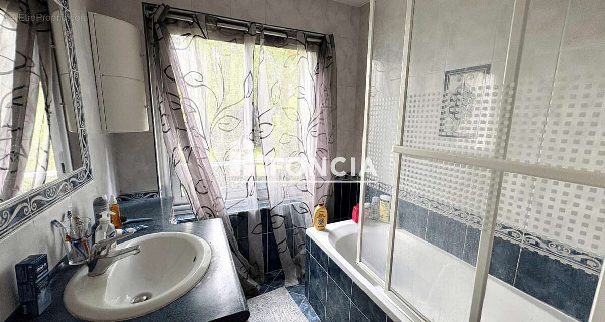 Appartement à FRESNES