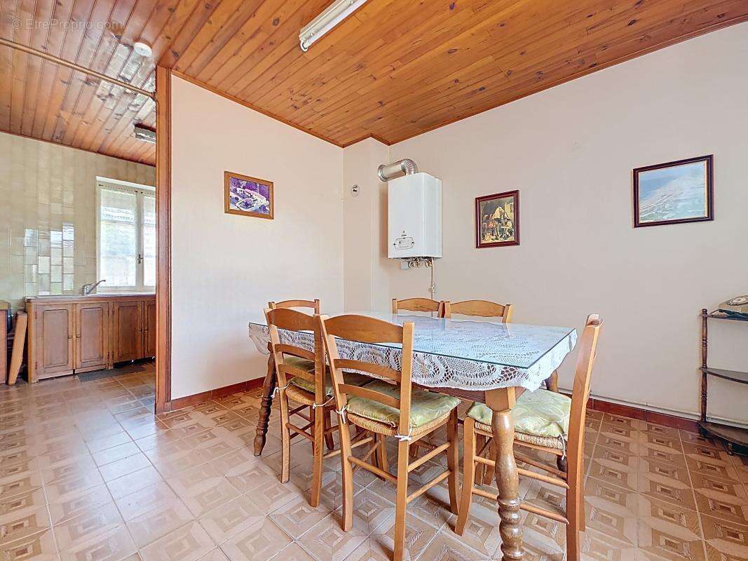 Maison à SAINT-PIERRE-DE-CHANDIEU