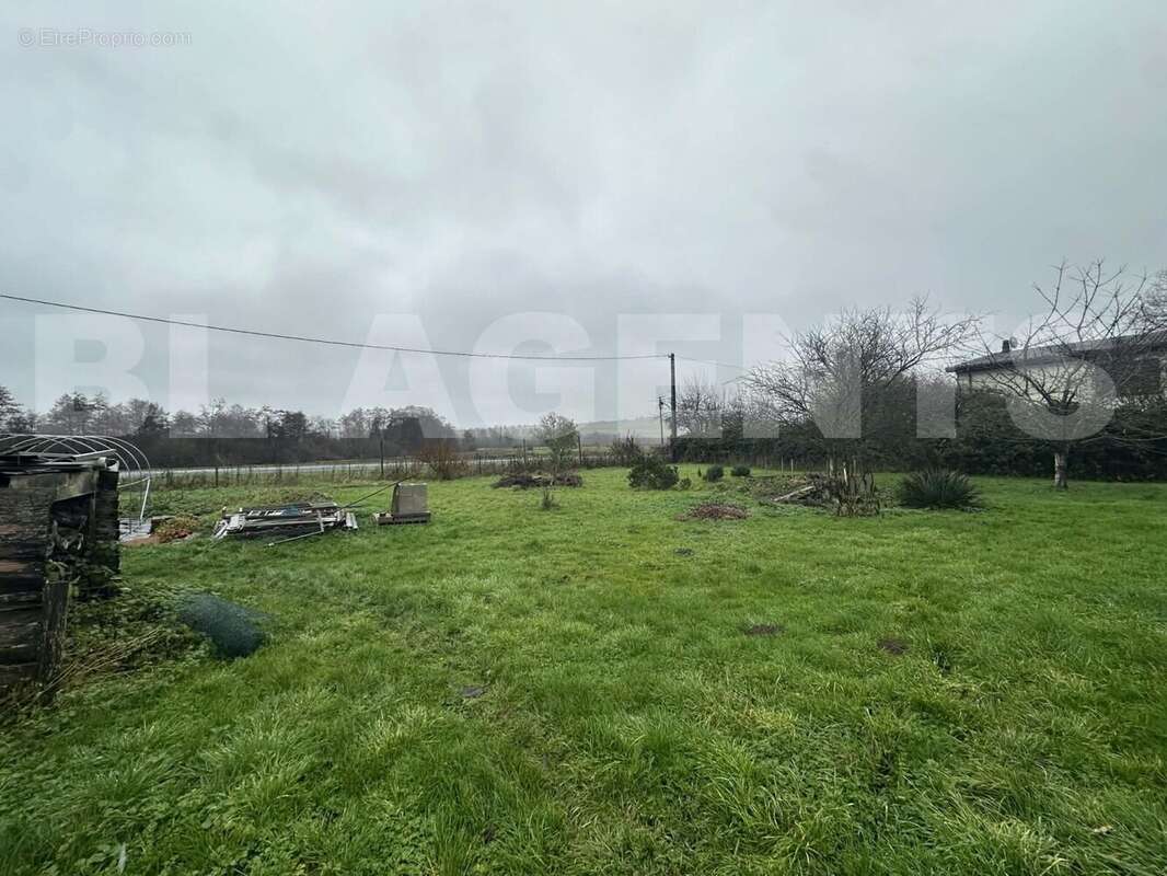 c4ab556e-8451-4bbb-bd9a-629945744e59 - Terrain à AUTRECOURT-ET-POURRON
