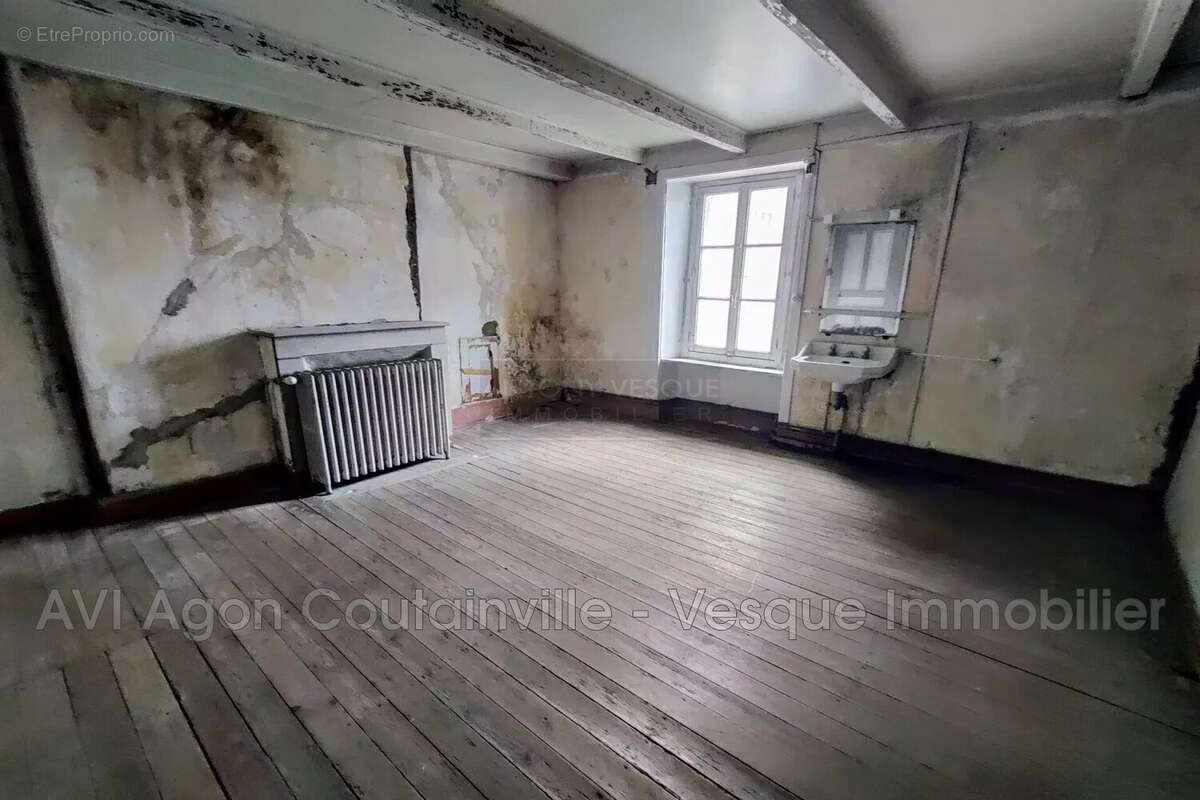 Maison à TOURVILLE-SUR-SIENNE