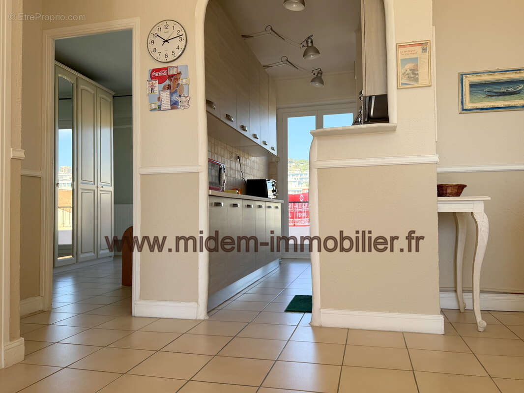 Nice Ouest Carras-Californie 3 P au calme étage élevé de 50 m2 + terrasse et loggia à 280000 euros - photo 8