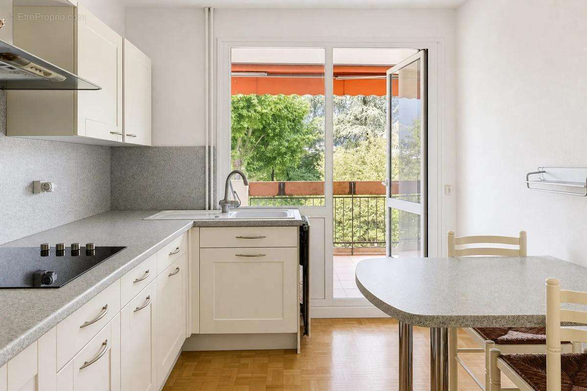 Appartement de 5 pièces à Échirolles Résidence du Château - photo 8