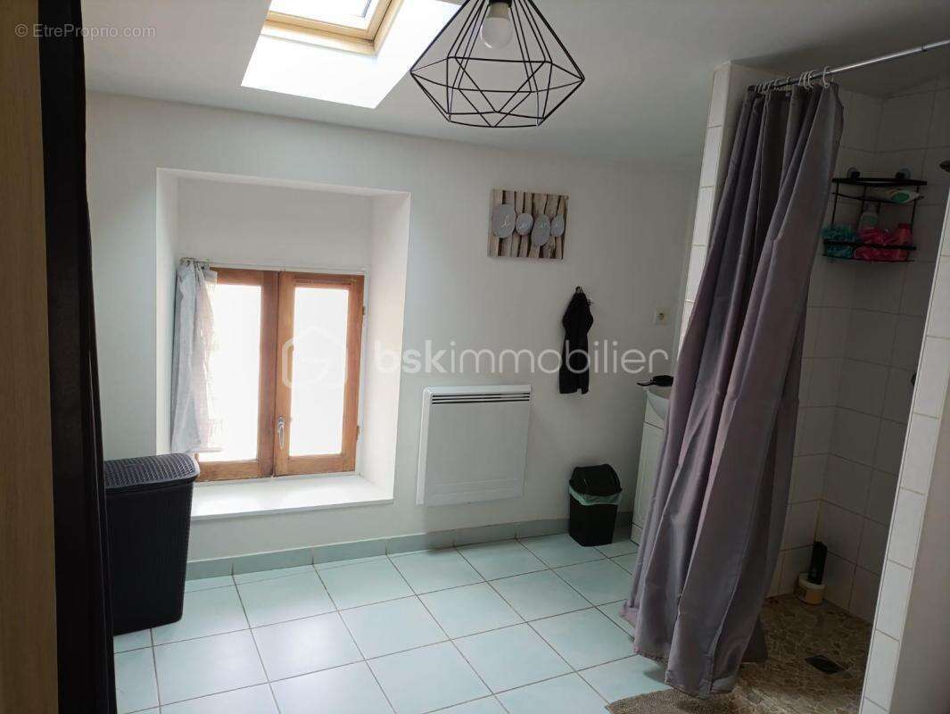 T2 rénové de 59 m² – rives centre - photo 8