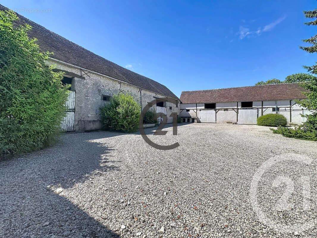 Maison 146 m² à Saint-Loup-De-Naud  - photo 15
