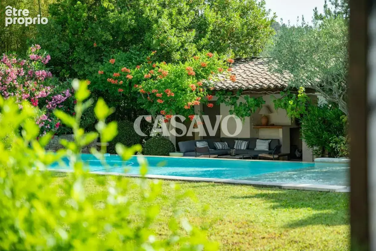 Vente Maison 10 pièces de 315m² - 13100 Saint-Marc-Jaumegarde - photo 3
