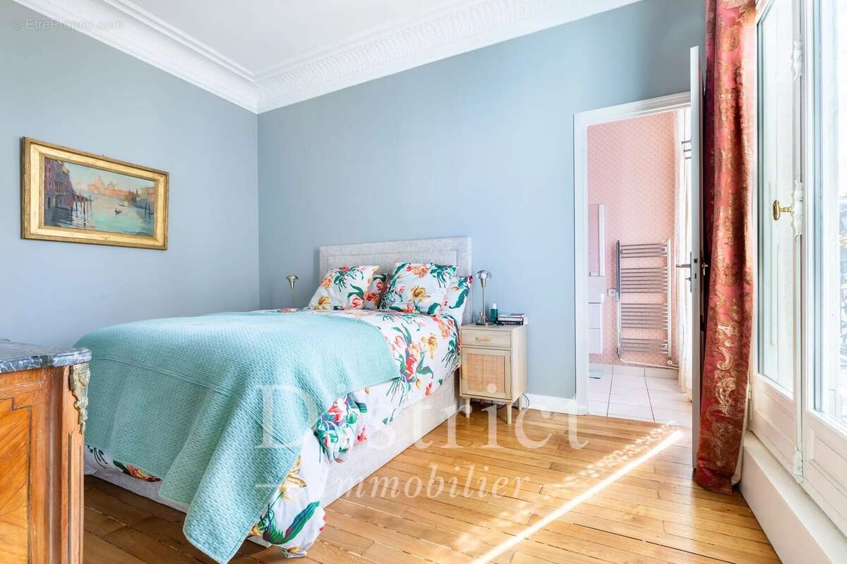 Appartement à PARIS-17E