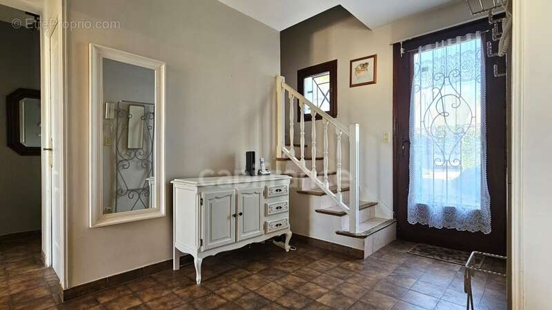 Maison à OLLAINVILLE