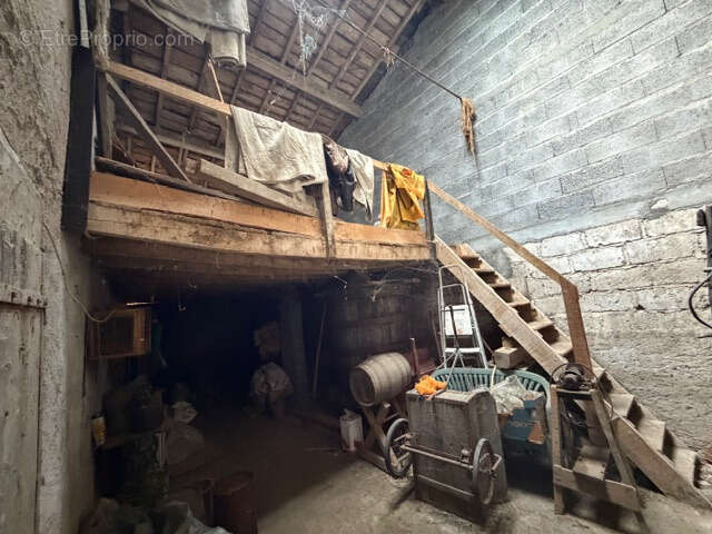 Maison à MARINGUES