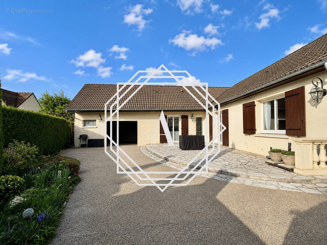 Maison à MERU