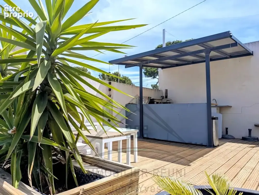 Châteauneuf-les-Martigues   La Mède . Villa 4 chambres + T2 indépendant. Piscine . 2 stationnements. - photo 10