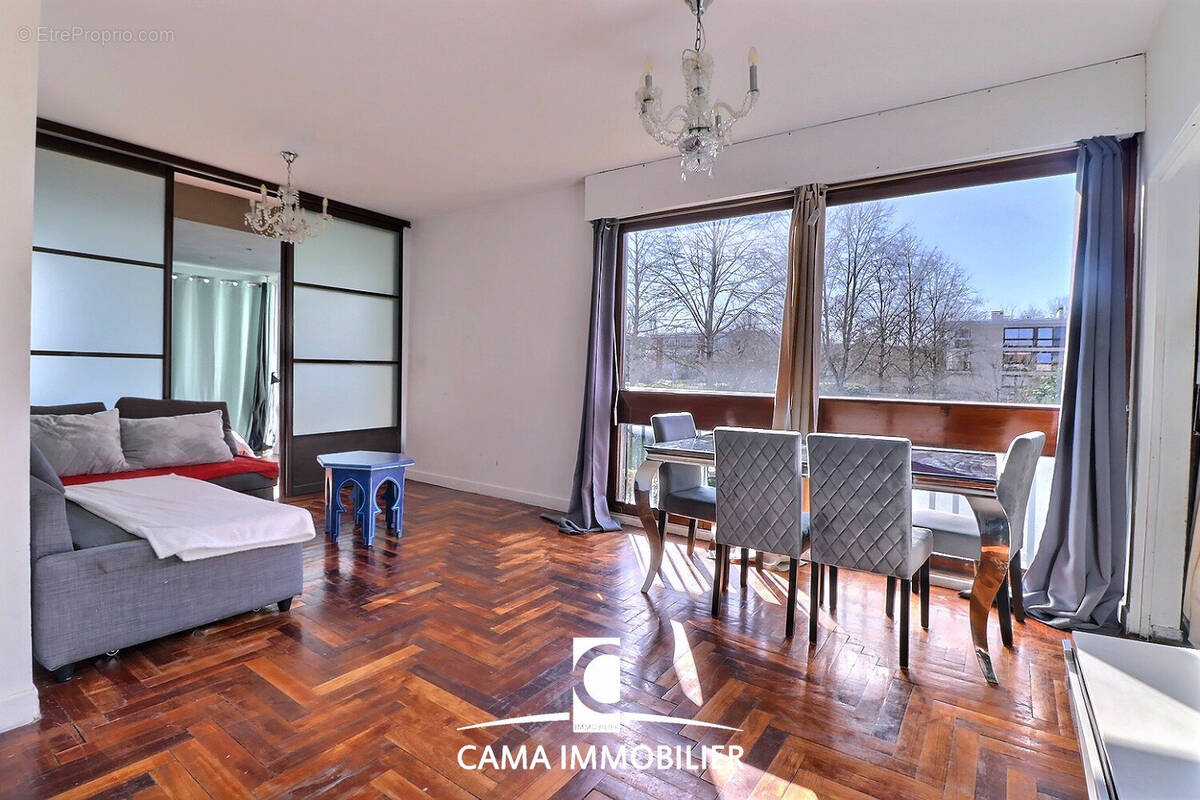 Appartement à FONTENAY-LE-FLEURY