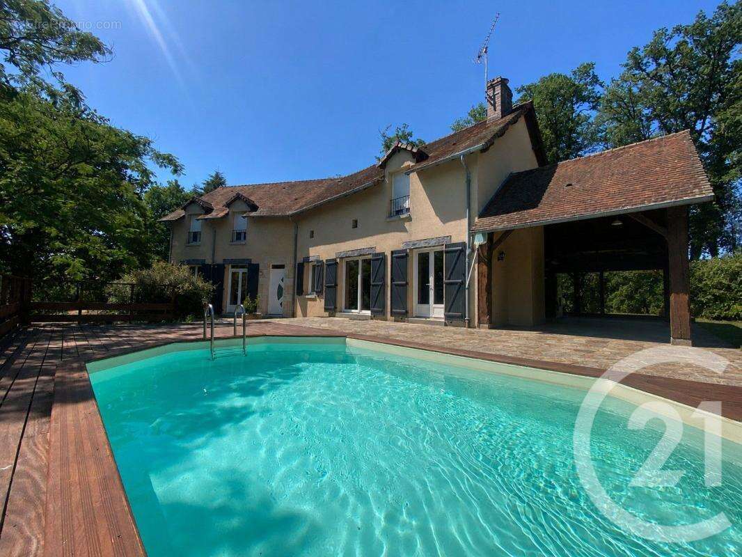 Maison 208 m² à Saint-Junien  - photo 2