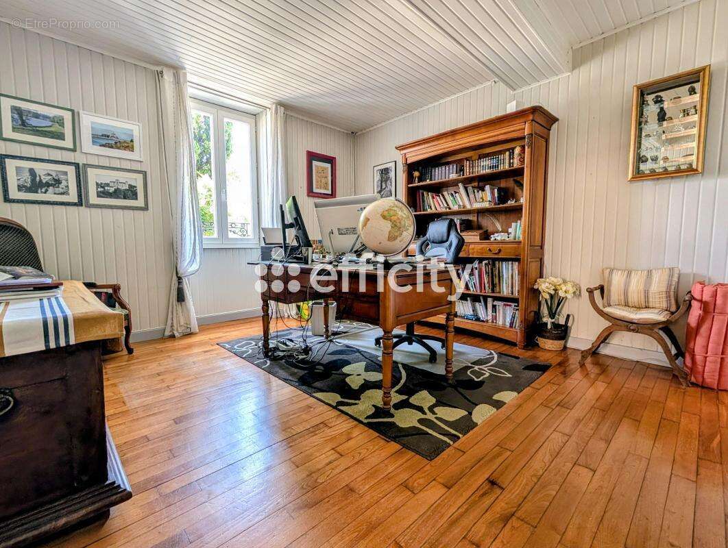 Maison à SAINT-LEON-SUR-L&#039;ISLE