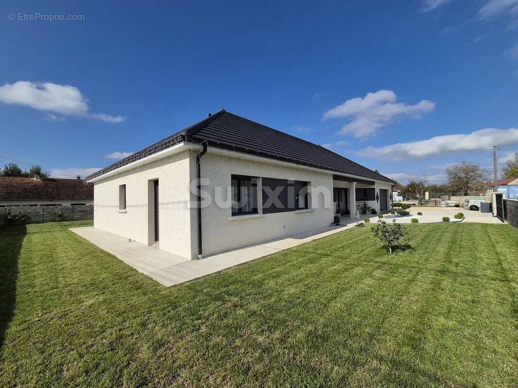 Maison à LE DESCHAUX