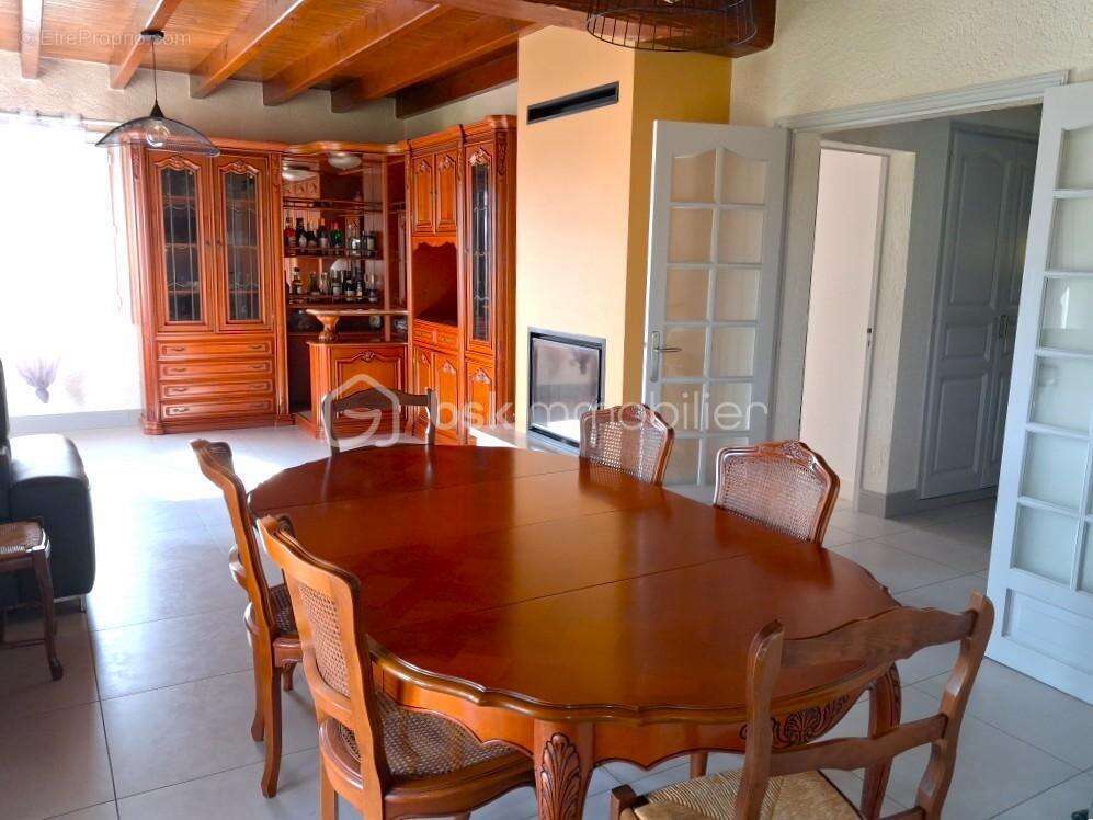 Maison avec une suite parentale, trois chambres et un sous-sol total - photo 5