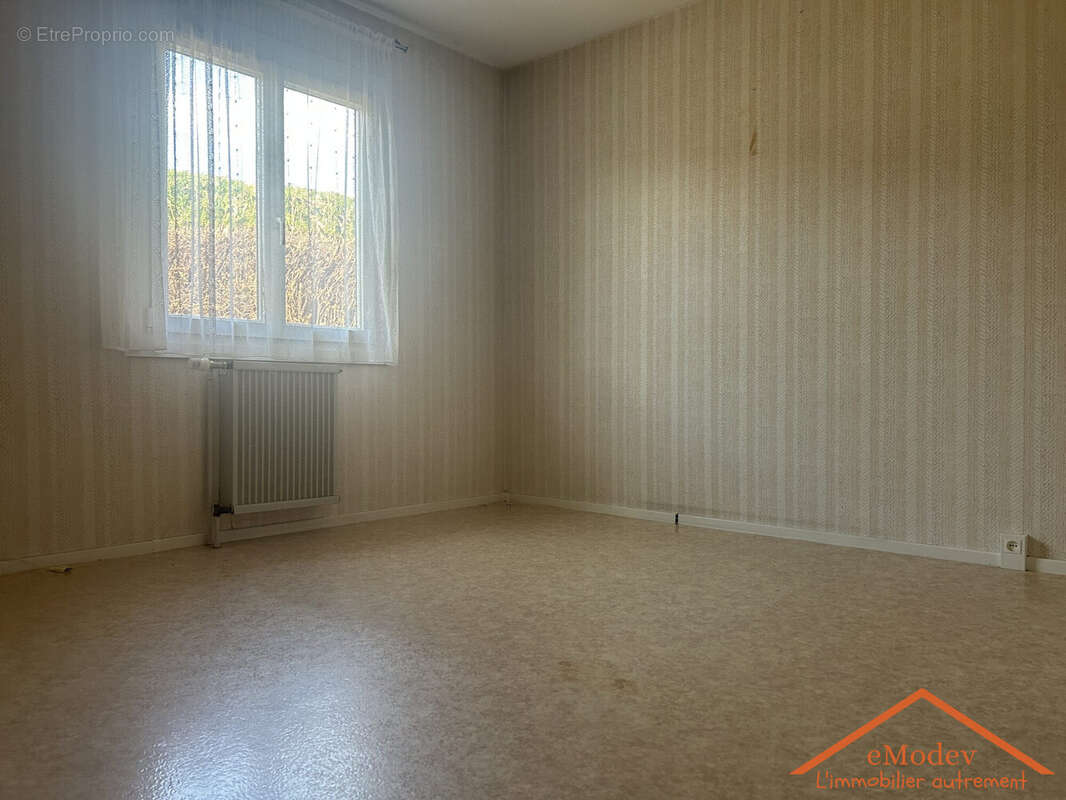 Maison à LAVELINE-DEVANT-BRUYERES