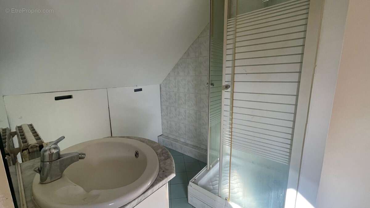 Maison à MONTREUIL-POULAY