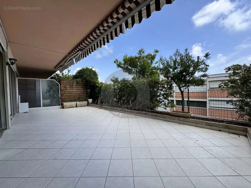 Roquebrune 2 pièces terrasse parking hameau - photo 2