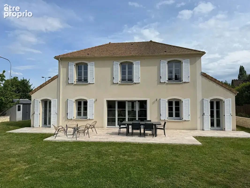 Maison à LA QUEUE-LES-YVELINES