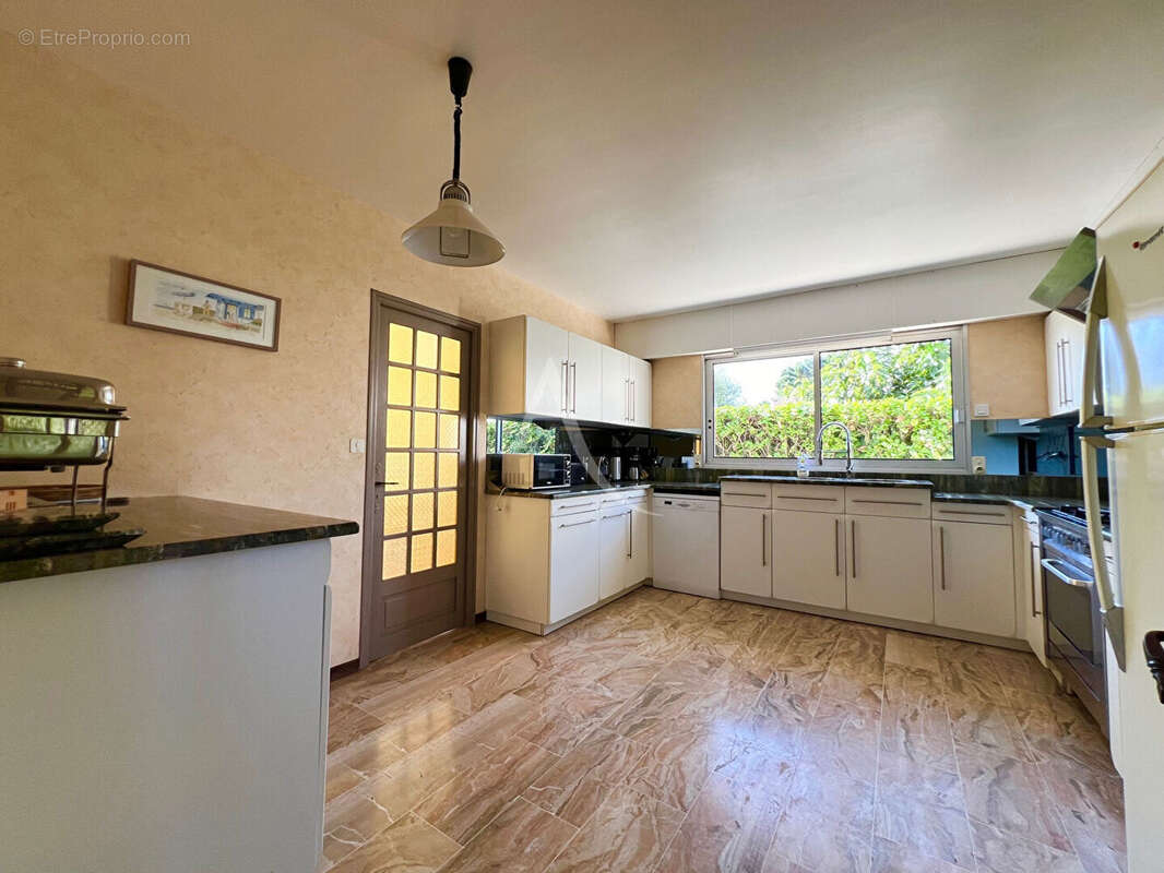 Maison Saint Vincent Sur Jard 9 pièce(s) 204 m2 - photo 6
