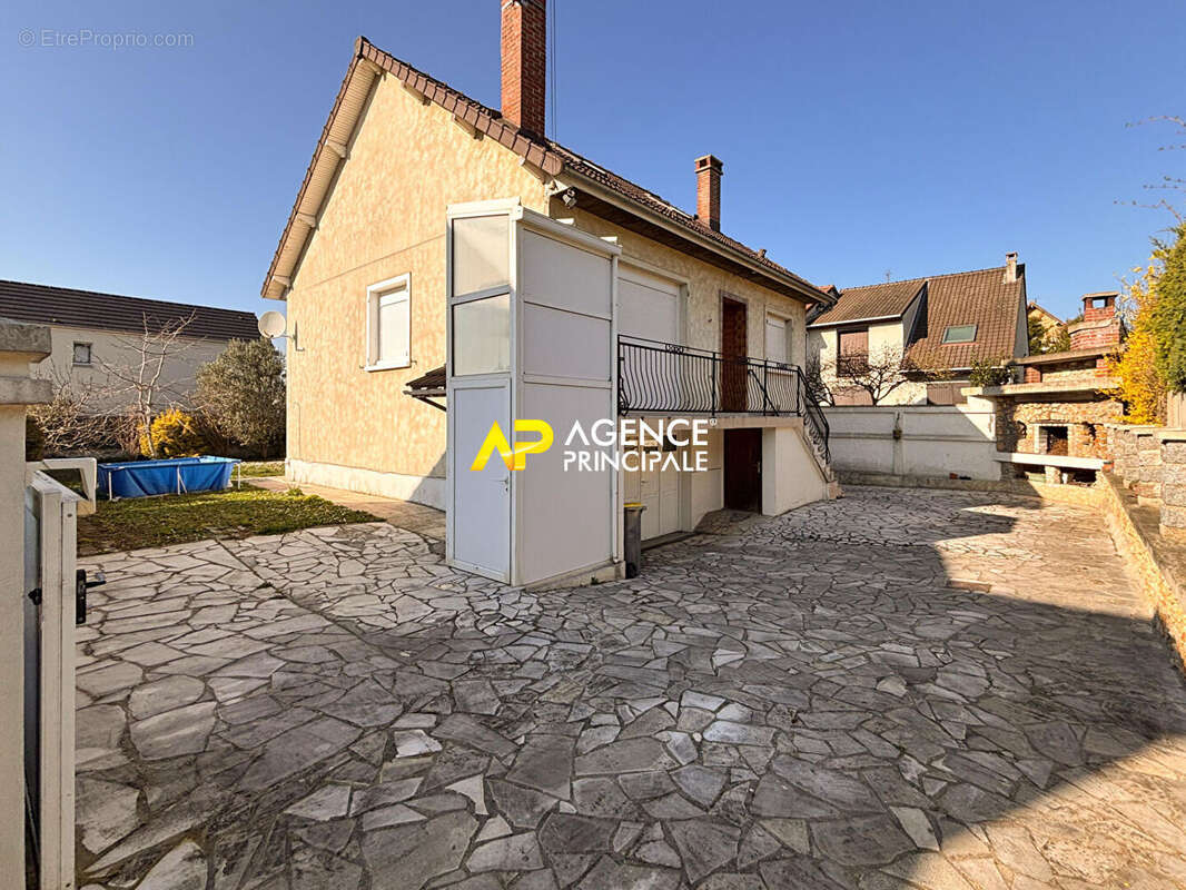 Maison à SARTROUVILLE