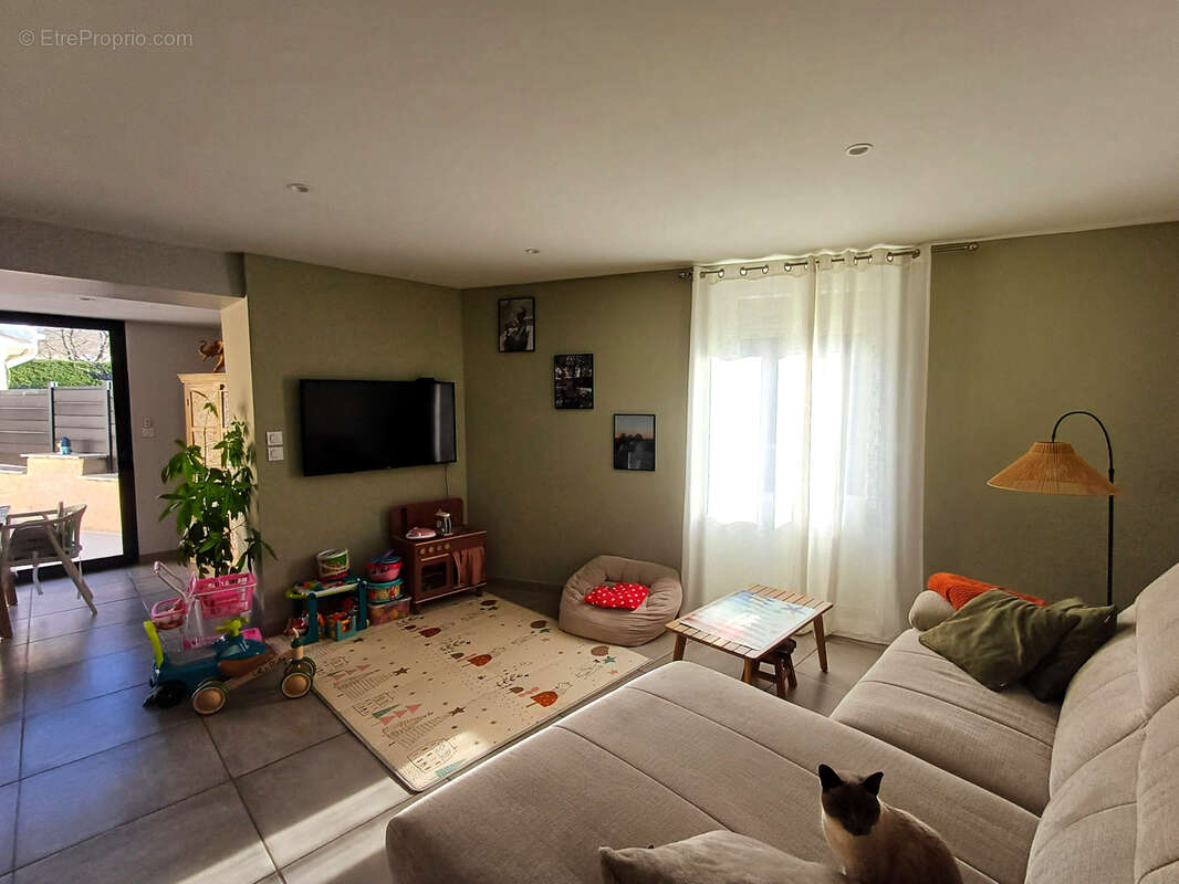 Immeuble de rapport rénové (2 apparts et un local)   Haut rendement   Idéal investisseur - photo 2