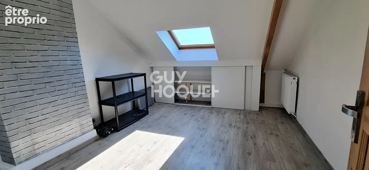 Maison mitoyenne de 192m² entièrement rénovée avec terrain de loisir au bord de l'eau - photo 7